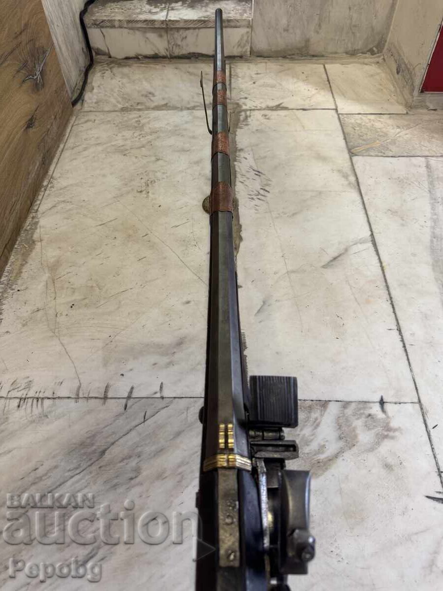 Veche pușcă cu cremene cu preț 1999.00 BGN | € 1022.07 Veche pușcă cu cremene cu preț 1999.00 BGN | € 1022.07