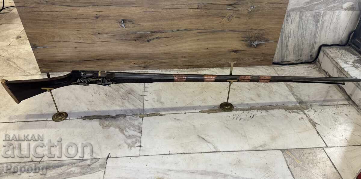 Veche pușcă cu cremene Veche pușcă cu cremene