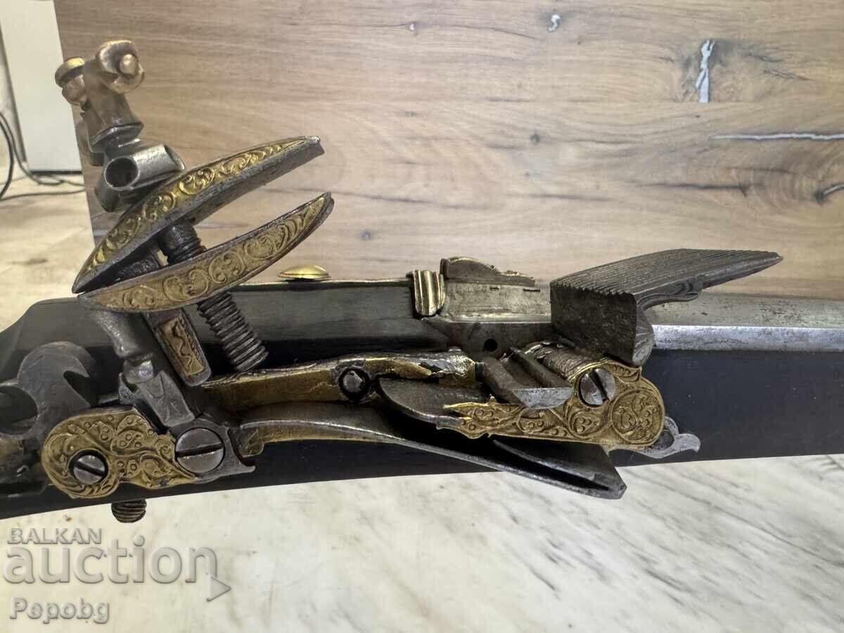 Auction  Unique flintlock rifle