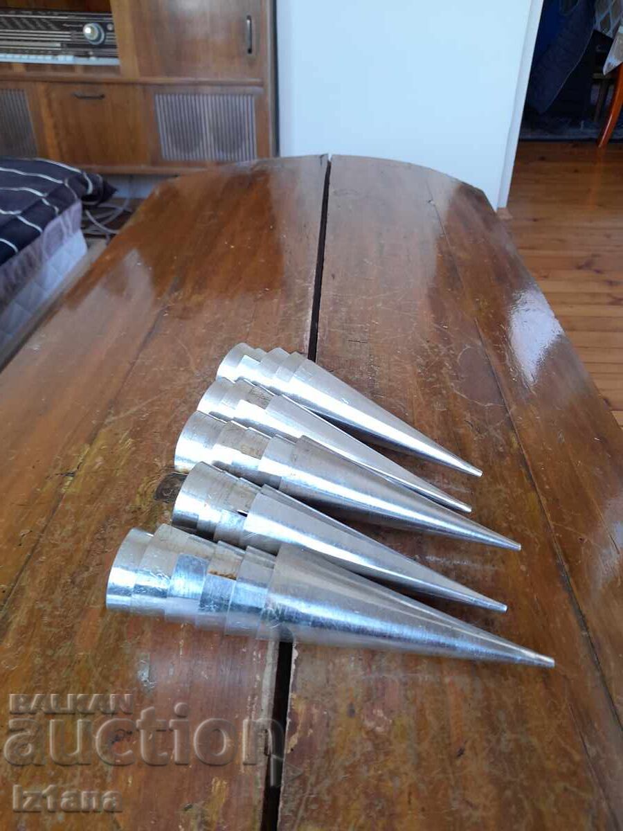 Стари форми за сладки фунийки с цена 50.00 лв. | € 25.56