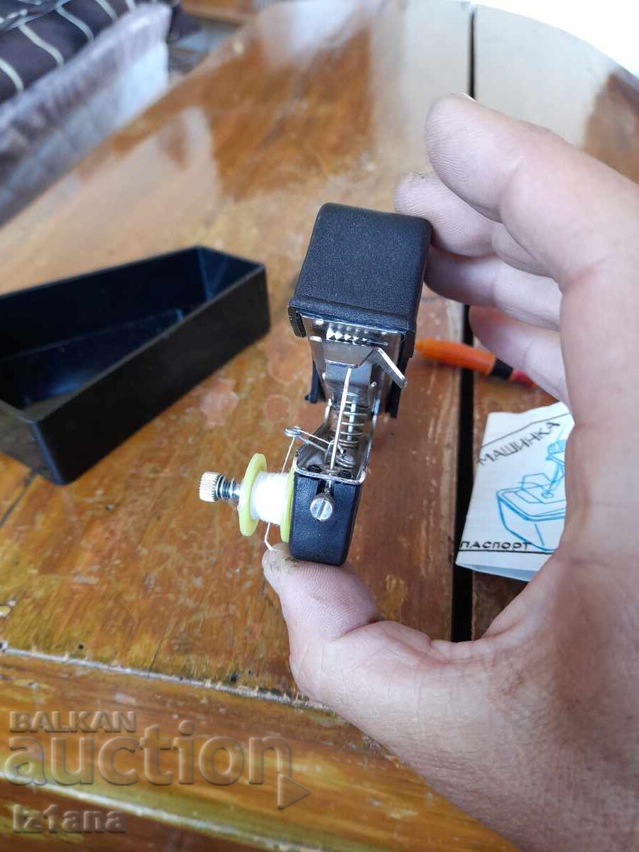 Παλιά χειροκίνητη ραπτομηχανή - 5