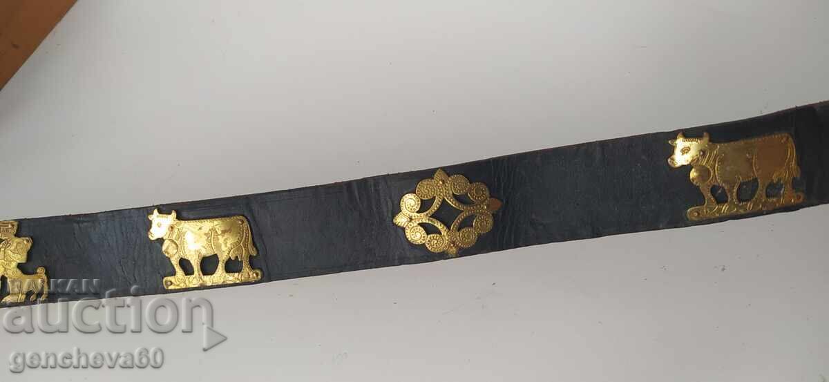 Εθνικός δερμάτινος ζώνη με στοιχεία με τιμή 21.00 BGN | € 10.74 Εθνικός δερμάτινος ζώνη με στοιχεία με τιμή 21.00 BGN | € 10.74