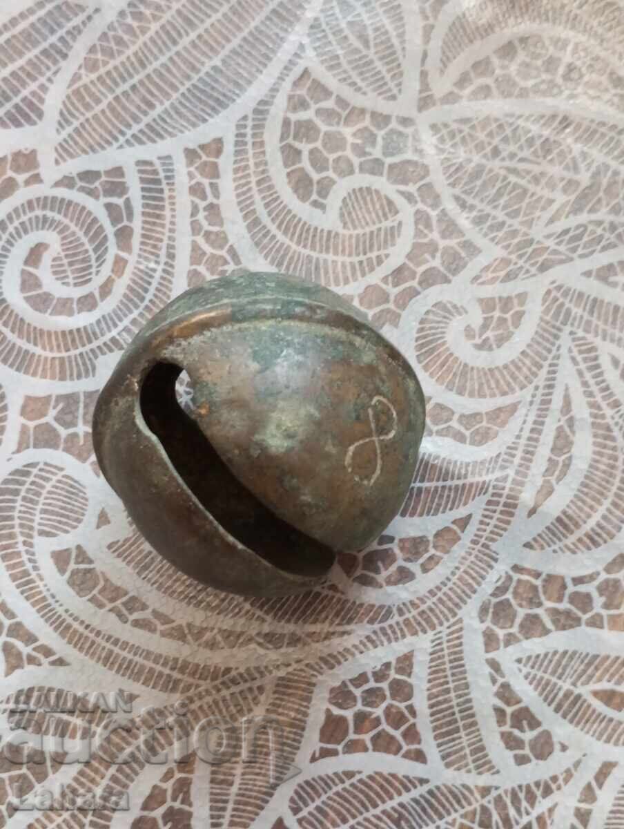 Bell, chan, nucă Bell, chan, nucă