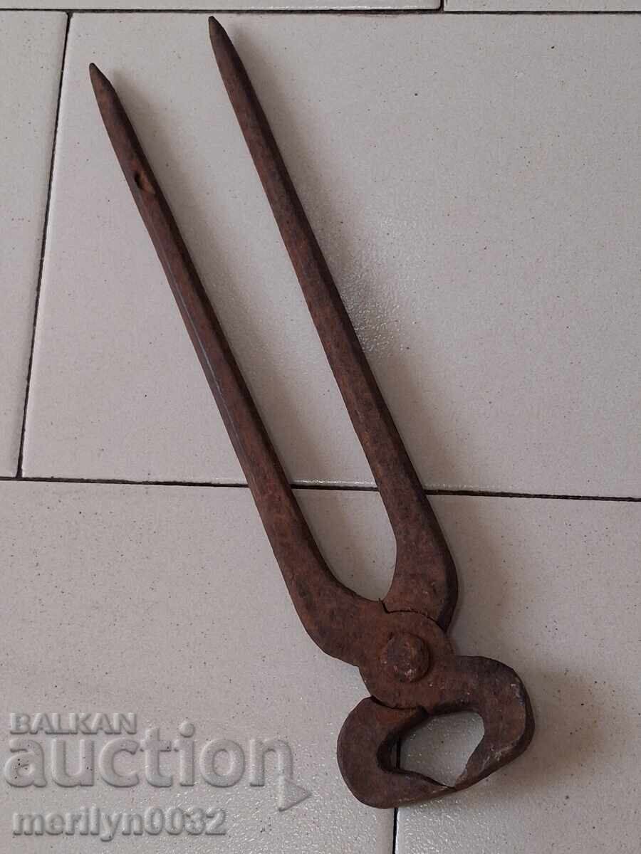 Auction  Blacksmith's tongs wrought iron tool