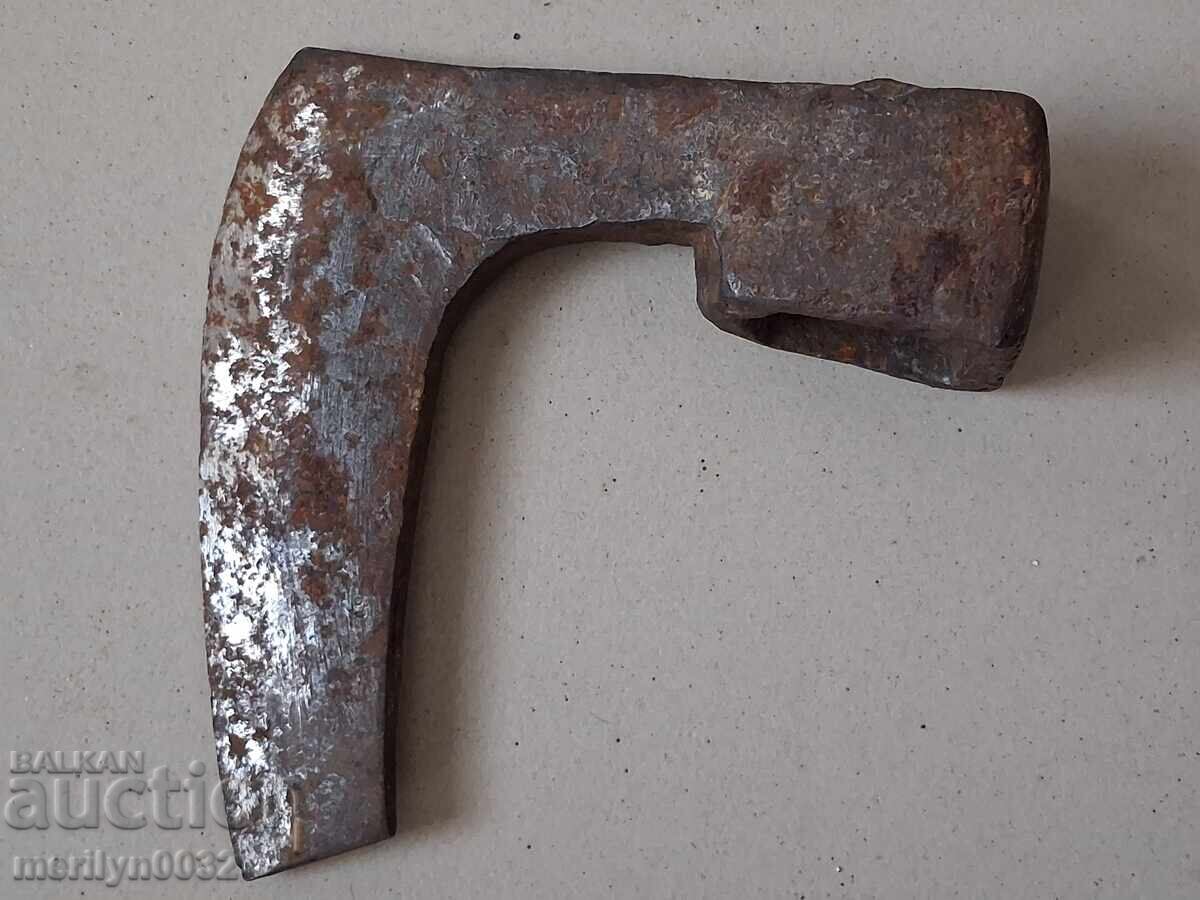Стара брадва топор инструмент ковано желязо с цена 47.00 лв. | € 24.03 Стара брадва топор инструмент ковано желязо с цена 47.00 лв. | € 24.03