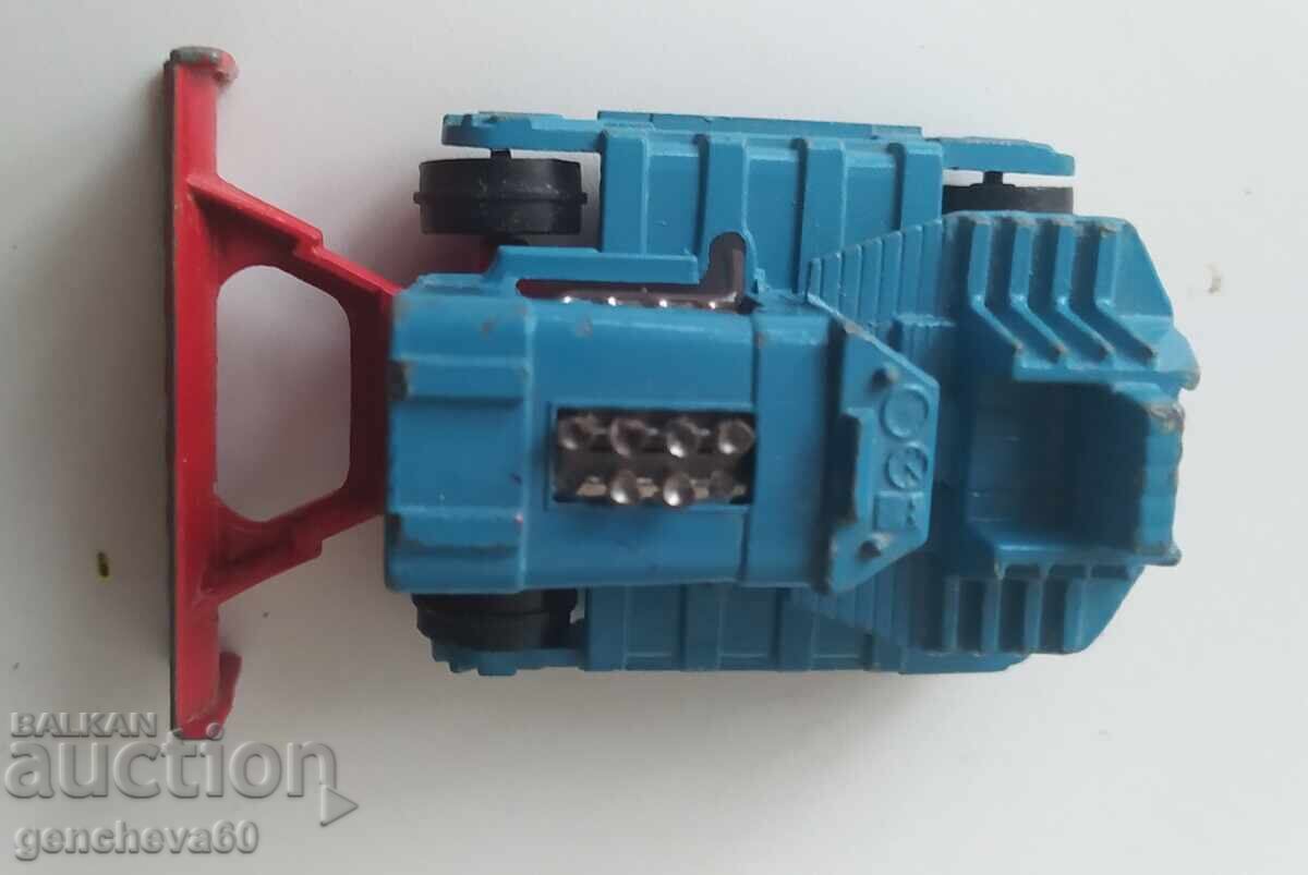 Delivery of MATCHBOX bulldozer k23/1974 ENGLAND