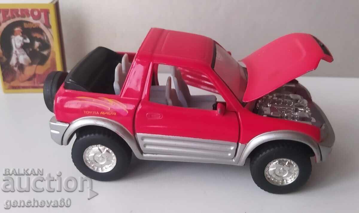 Carucior vintage TOJOTA RAV-4 din metal Carucior vintage TOJOTA RAV-4 din metal