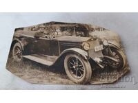 С-ка Мъж и младо момиче с ретро лек автомобил рег. № Сф 1122