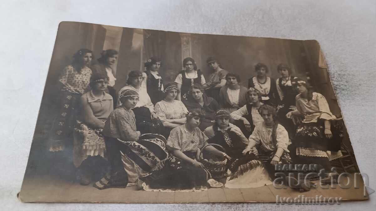 Foto Fete tinere Foto Fete tinere