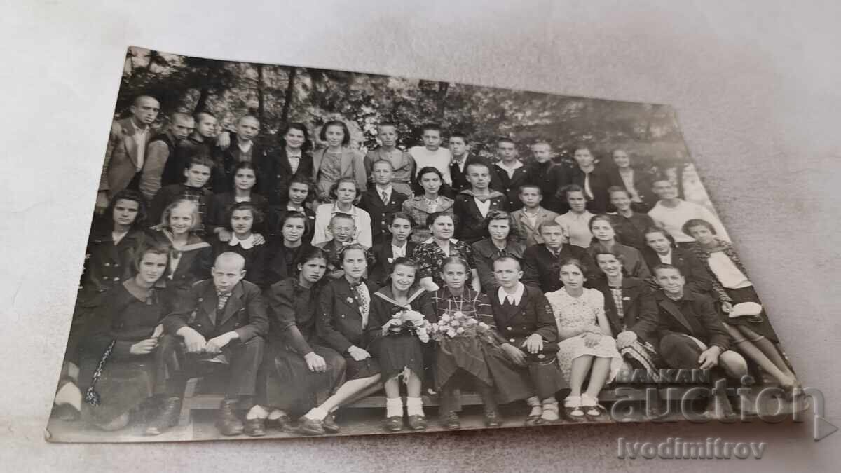 Φωτογραφία Σόφιας, μαθήτριες Γ' τάξης από το γυμνάσιο Γ. Ρακόβσκι