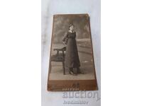 Φωτογραφία Νεαρό κορίτσι από χαρτόνι