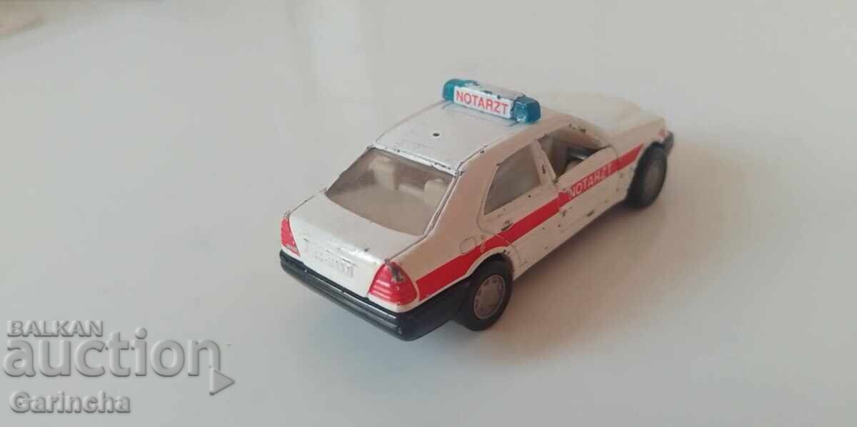 Auction  Mercedes C220 Model Siku 1/60