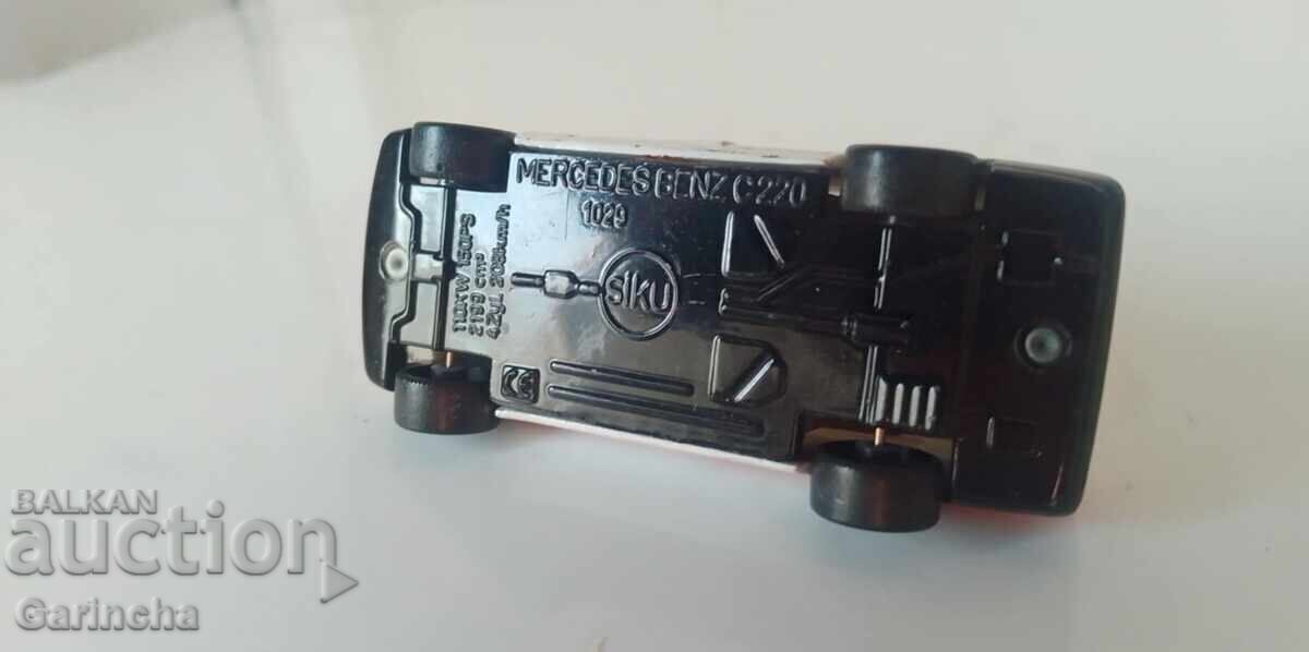 Παράδοση Μοντέλο Mercedes C220 Siku 1/60
