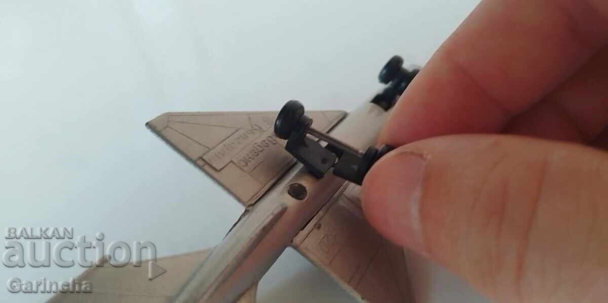 Доставка на Модел , играчка Миг 21 България