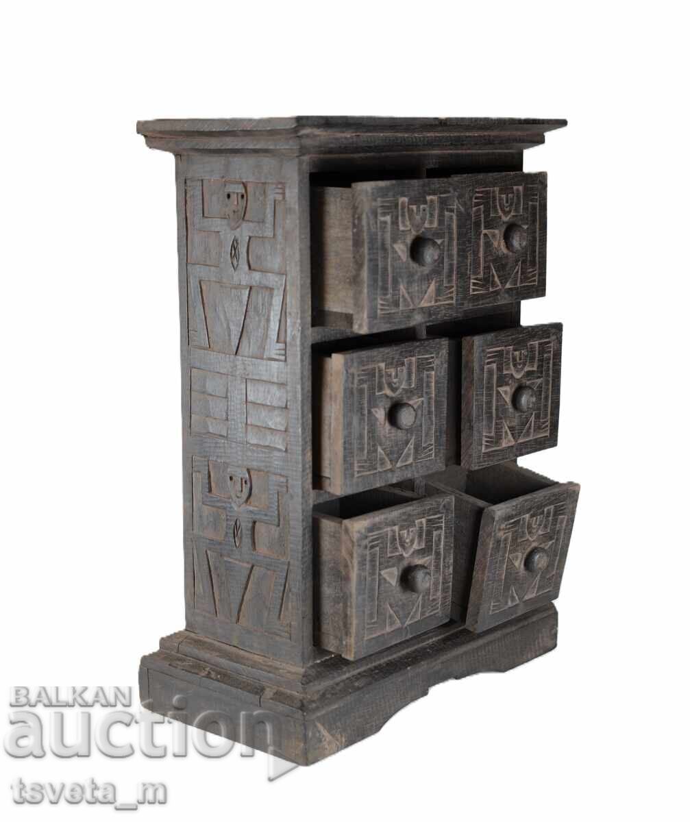 Παράδοση Μικρό ξύλινο ντουλάπι με ξυλόγλυπτη χειροποίητη