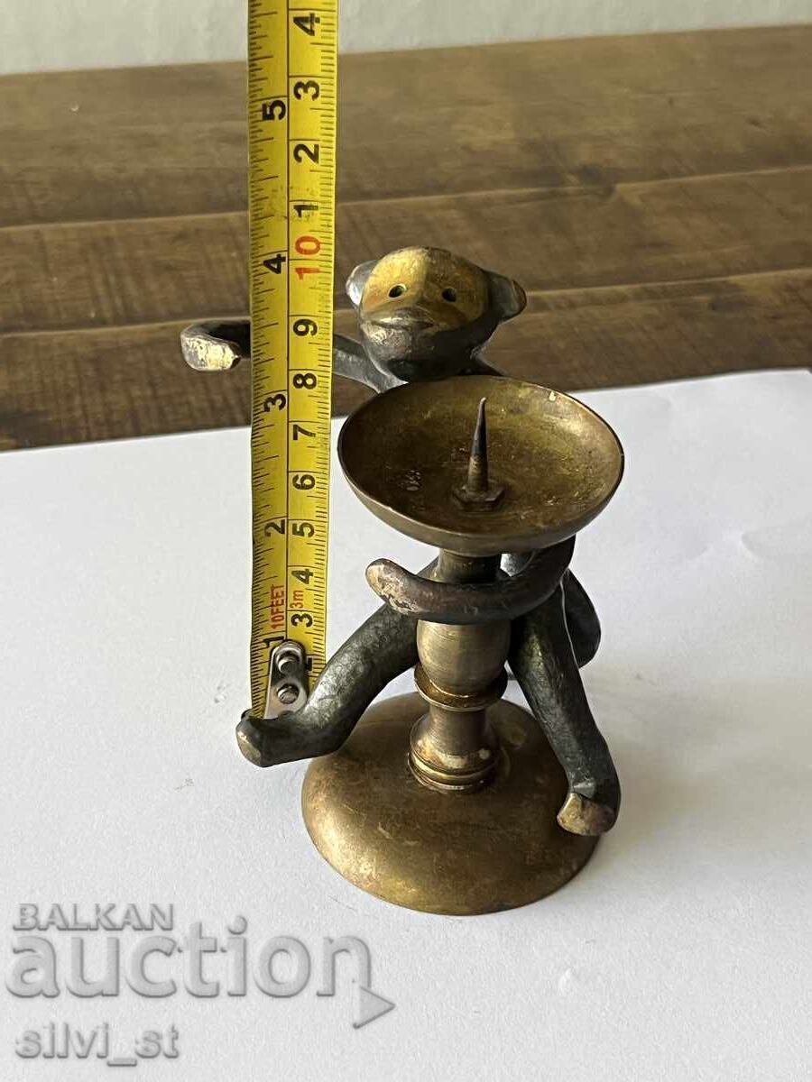 Livrarea Figurină de alamă maimuță cu sfeșnic Livrarea Figurină de alamă maimuță cu sfeșnic
