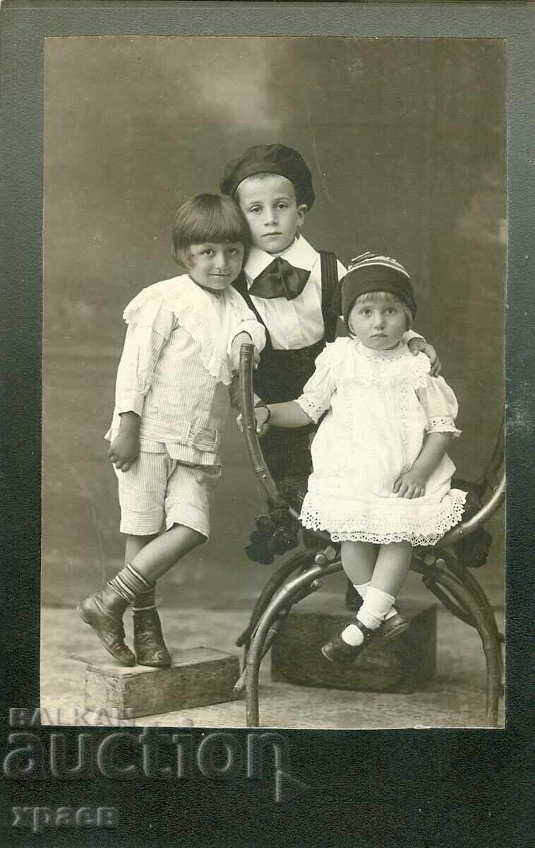 OLD PHOTOGRAPH - CARDBOARD - 0946 OLD PHOTOGRAPH - CARDBOARD - 0946