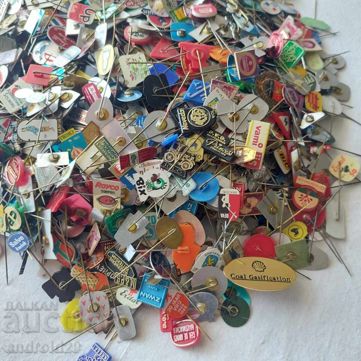 Huge Lot of Badges (1.4 kilograms, 1400+ pieces) - 6 Huge Lot of Badges (1.4 kilograms, 1400+ pieces) - 6
