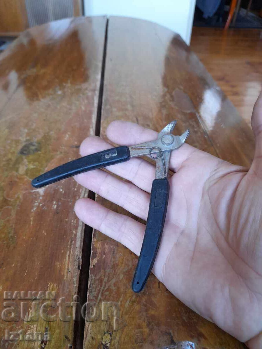 Clești tăietori Zena vechi cu preț 27.00 BGN | € 13.80 Clești tăietori Zena vechi cu preț 27.00 BGN | € 13.80