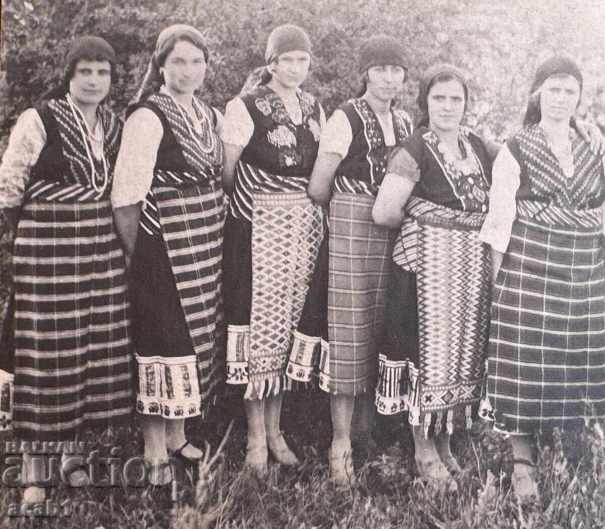 Costume populare din Elhovo