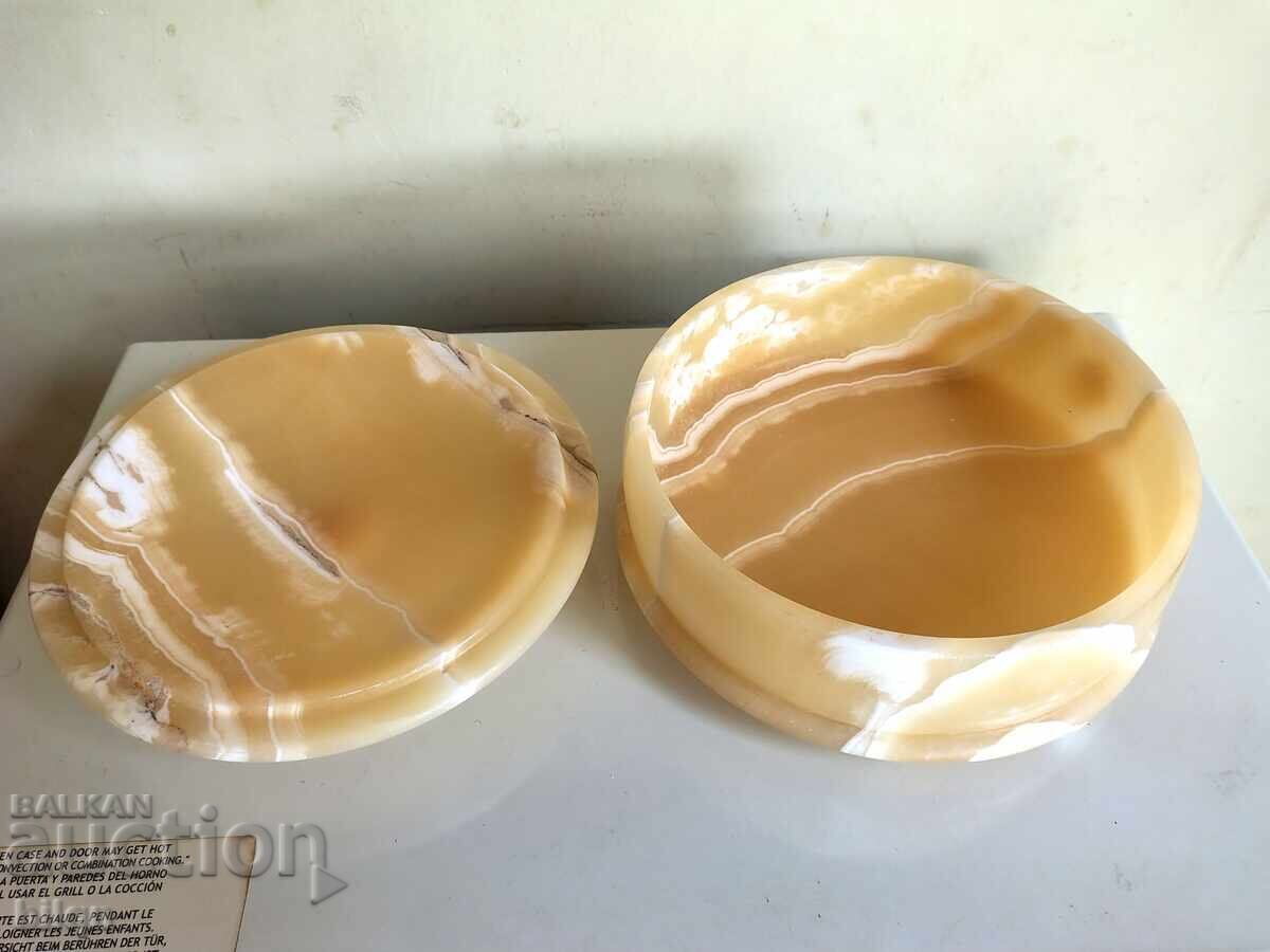 Auction  Beautiful Onyx Vessel