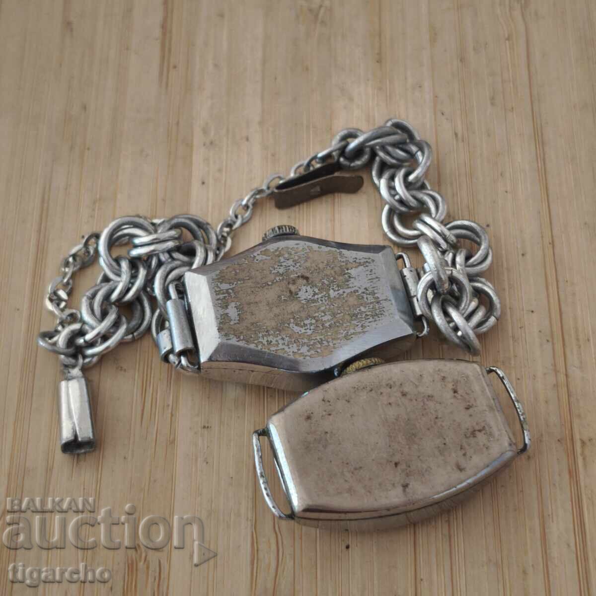 Дамски часовници Звезда с цена 45.00 лв. | € 23.01 Дамски часовници Звезда с цена 45.00 лв. | € 23.01