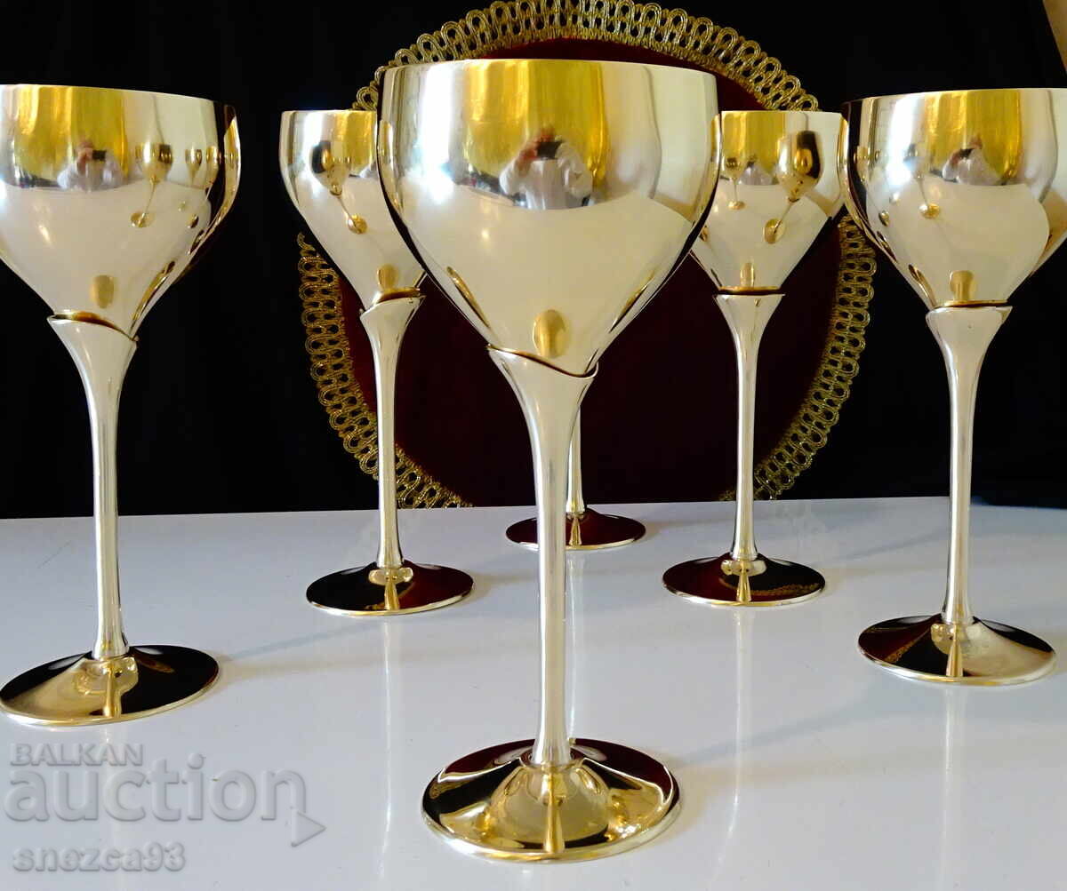 Σερβίτσιο 6 μπρούτζινων ποτηριών κρασιού 300 ml, 21 εκ με τιμή 399.00 BGN | € 204.01