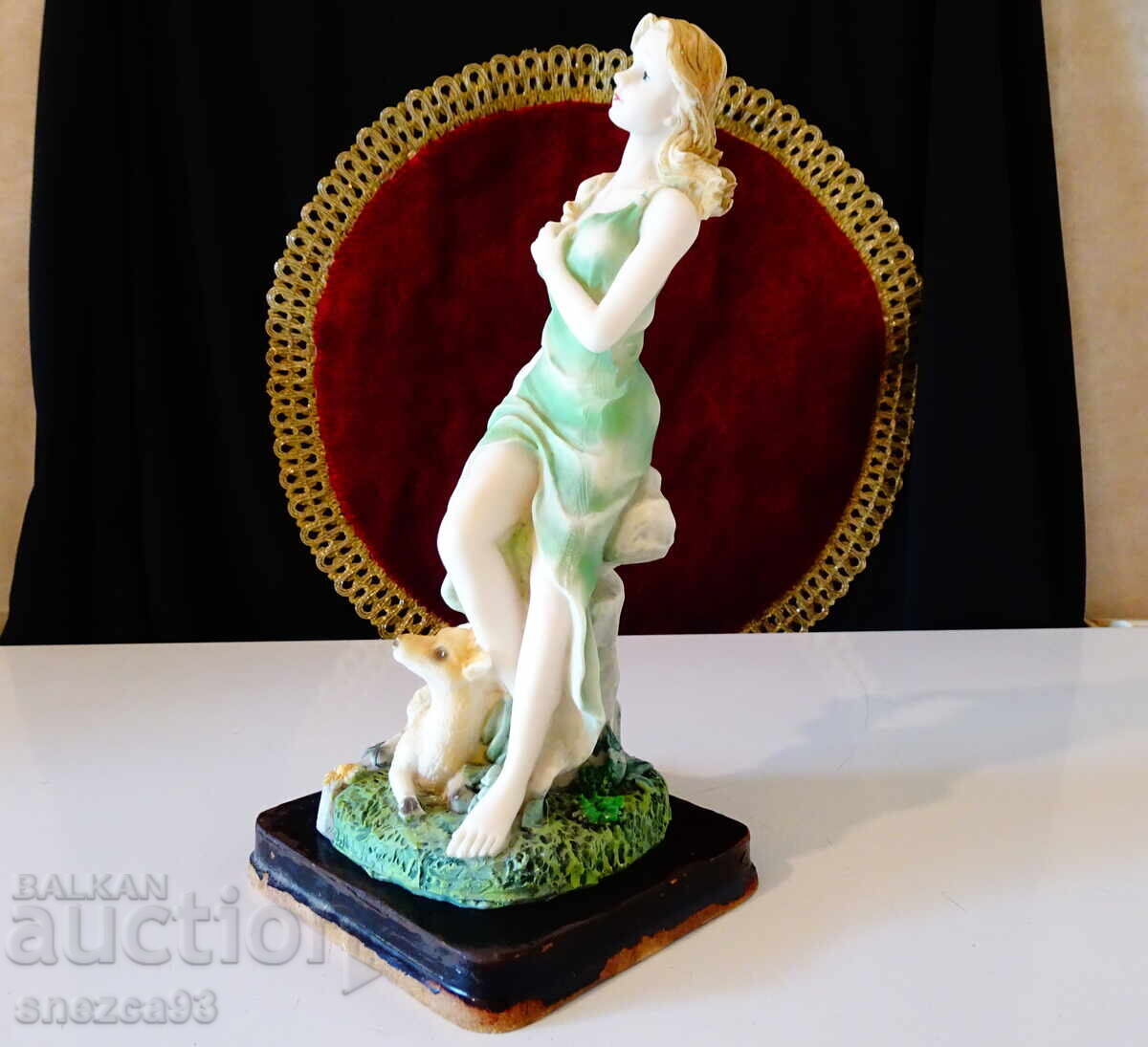 Доставка на Порцеланова статуетка,фигура Дама,Фея и Сърна,22 см.