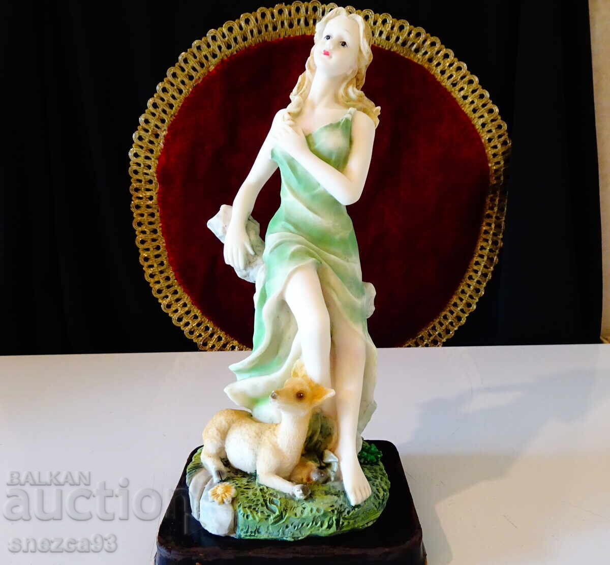Порцеланова статуетка,фигура Дама,Фея и Сърна,22 см.