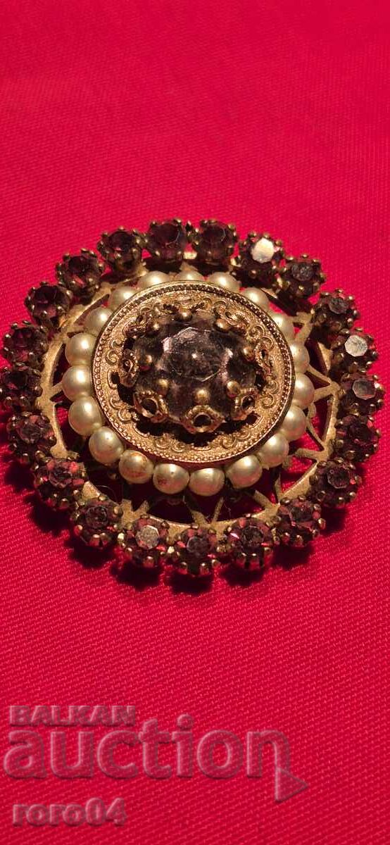 BROOCH with price 100.00 BGN | € 51.13