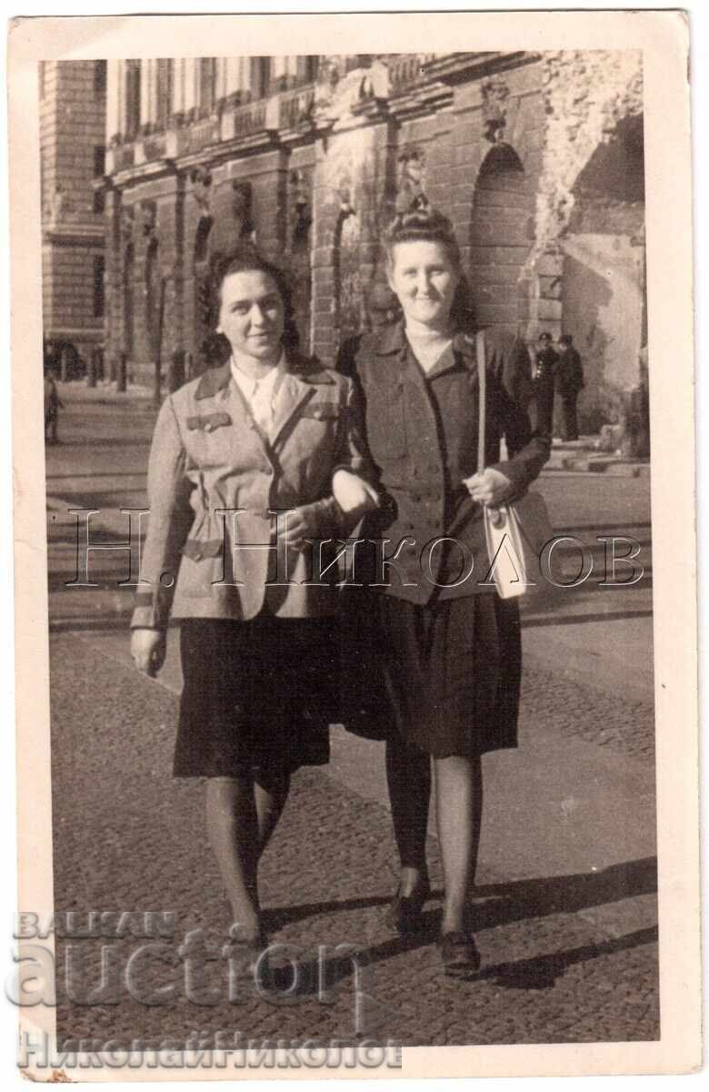 1948 FOTOGRAFIE VECHE PAȘTE ÎN FAȚA ARSENALULUI E219