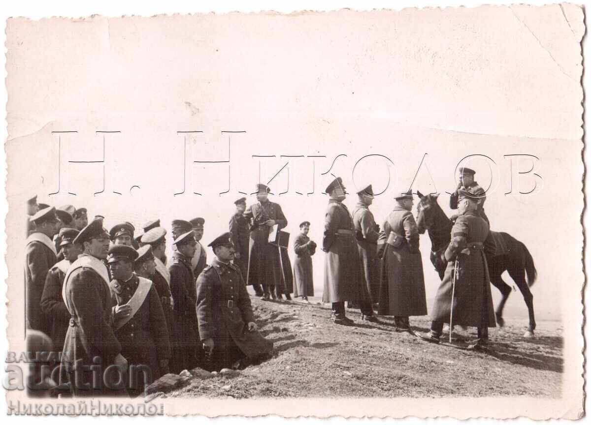 MICĂ POZĂ VECHE CU SOLDATI ÎN TRANȘEE E234