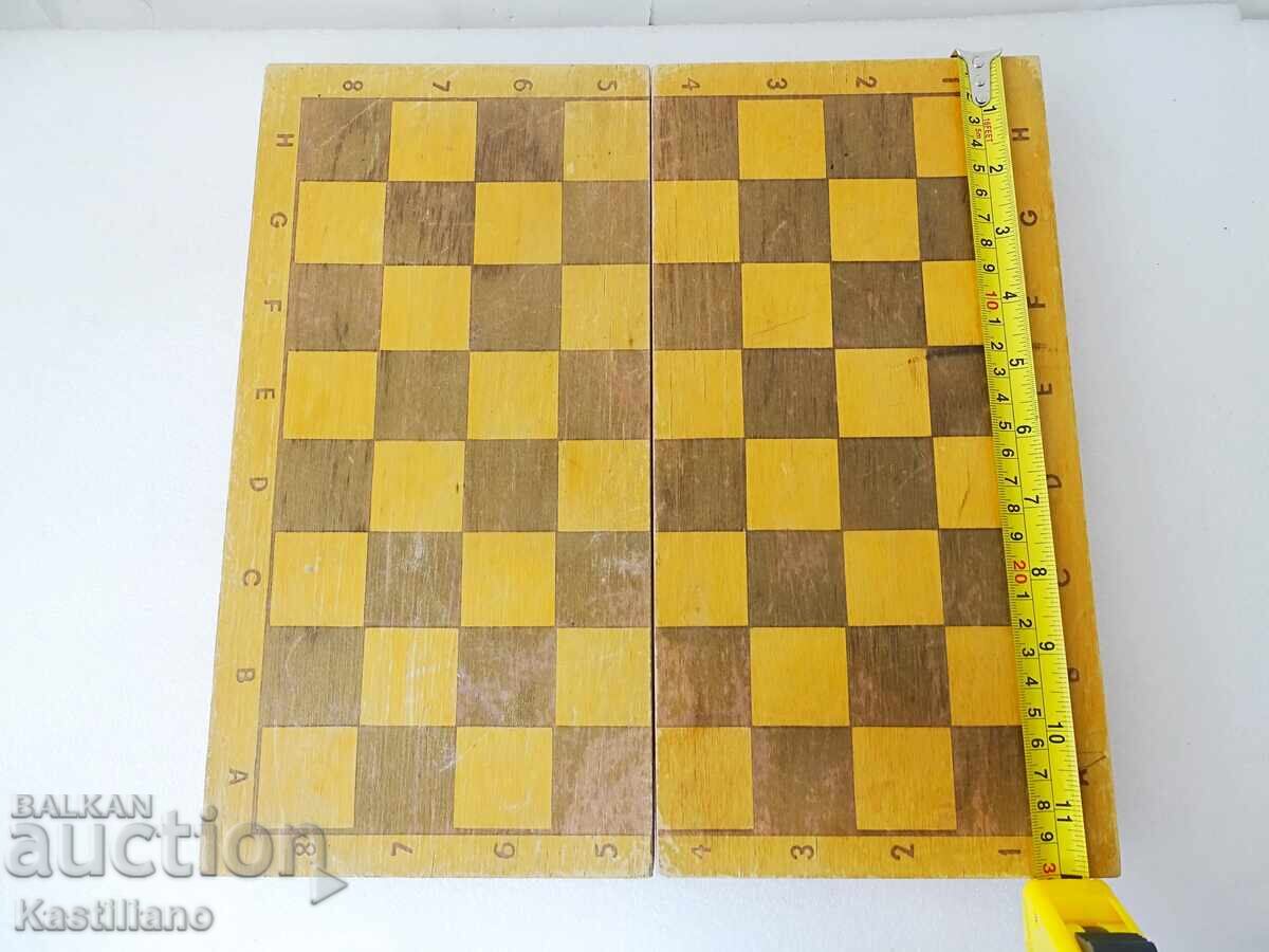 Παλιό ξύλινο σκάκι σε πλήρες σετ με τιμή 49.00 BGN | € 25.05