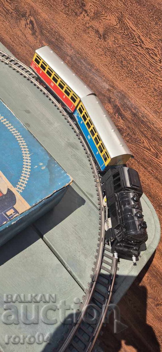 Auction  OLD GERMAN TIN TRAIN