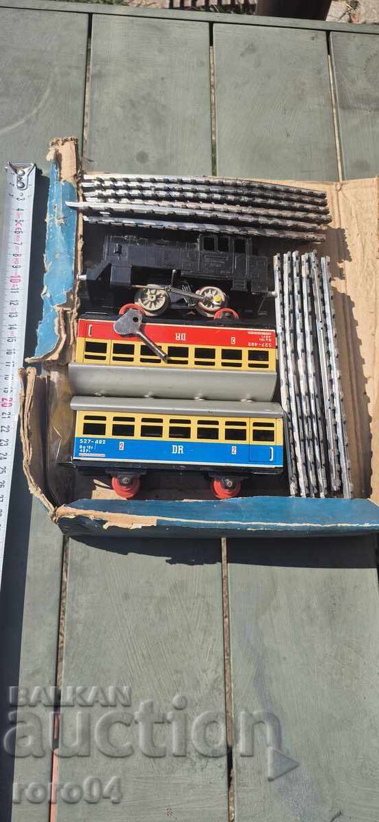 OLD GERMAN TIN TRAIN - 7