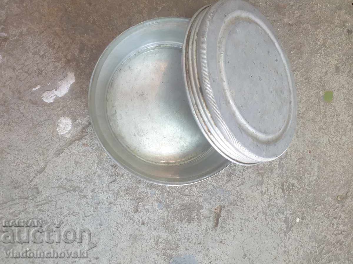 Аукцион стара военна или туристическа алуминиева кутия с вложка Аукцион стара военна или туристическа алуминиева кутия с вложка