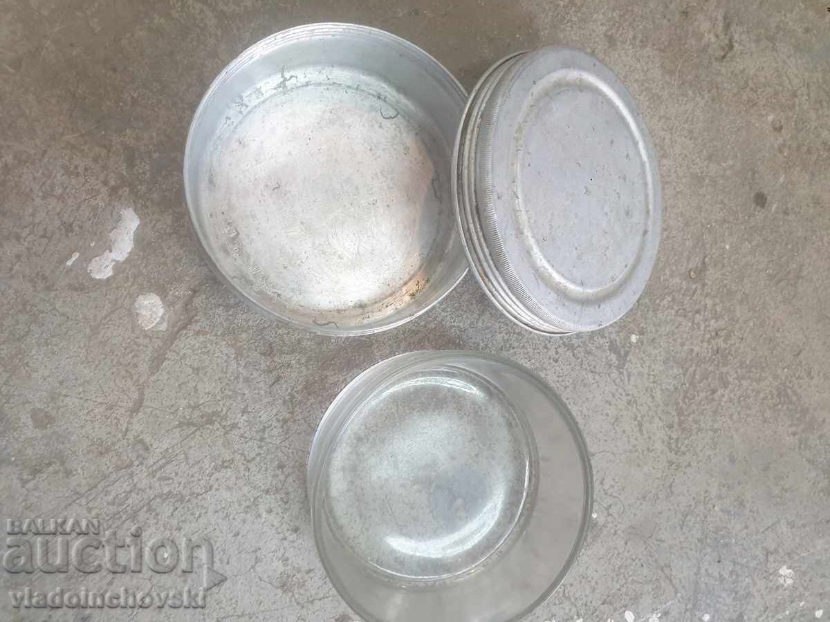 стара военна или туристическа алуминиева кутия с вложка стара военна или туристическа алуминиева кутия с вложка