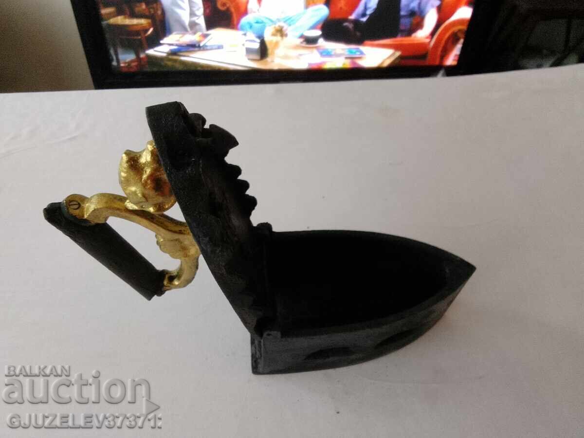 Δημοπρασία Παλιό σίδερο με κάρβουνα