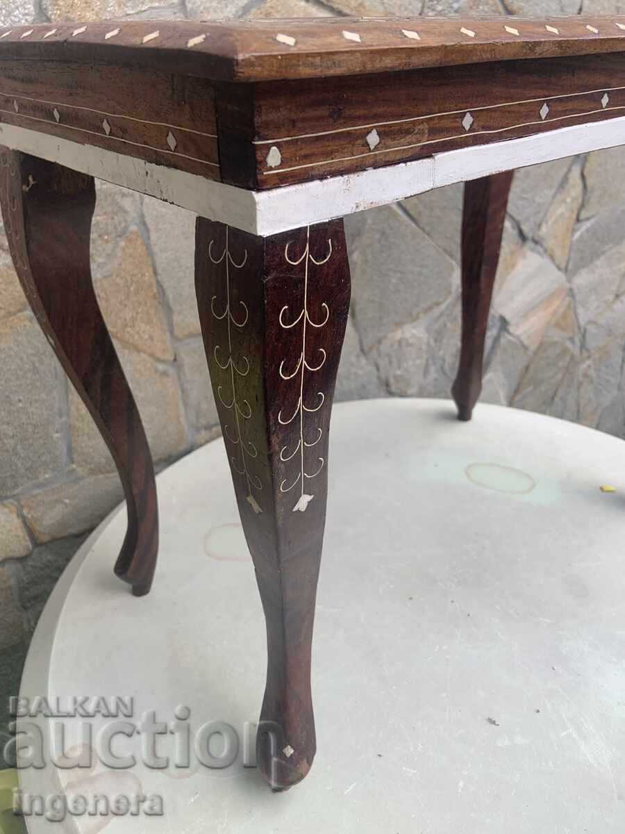 Auction  CHIPPENDALE STYLE TABLE WITH INLAY BEAUTY - 490 X 280 X 410 MM