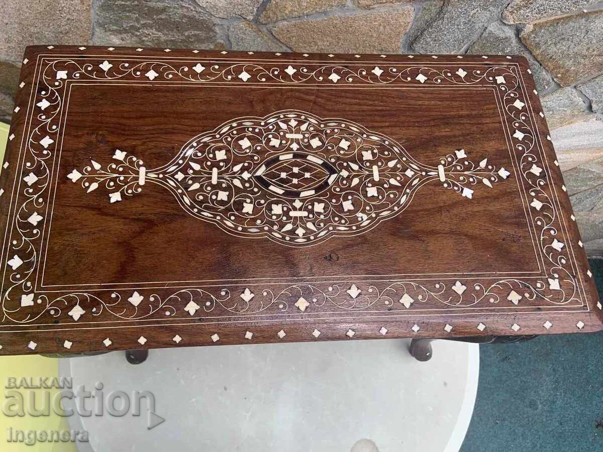 Delivery of CHIPPENDALE STYLE TABLE WITH INLAY BEAUTY - 490 X 280 X 410 MM