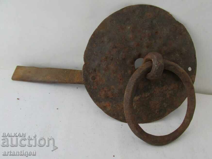 Αντίκα σφυρήλατη σιδερένια λαβή πόρτας του 19ου αιώνα – σπάνια με τιμή 20.00 BGN | € 10.23