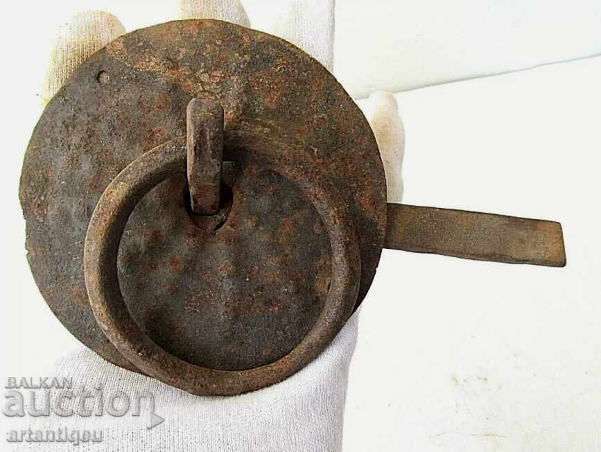 Δημοπρασία Αντίκα σφυρήλατη σιδερένια λαβή πόρτας του 19ου αιώνα – σπάνια