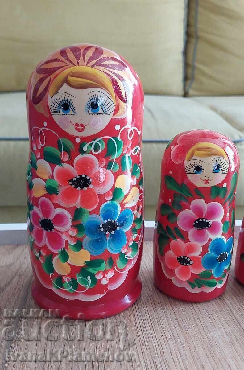 Δημοπρασία Ματριόσκες σετ 5 τεμαχίων για γνώστες Δημοπρασία Ματριόσκες σετ 5 τεμαχίων για γνώστες