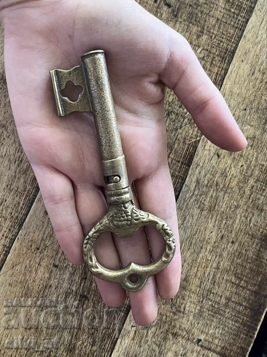 Auction Corkscrew / Brass key Auction Corkscrew / Brass key