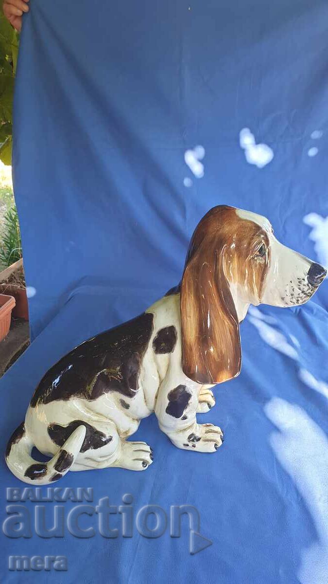 Câine mare din porțelan cu preț 180.00 BGN | € 92.03