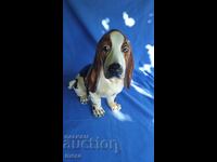 Câine mare din porțelan