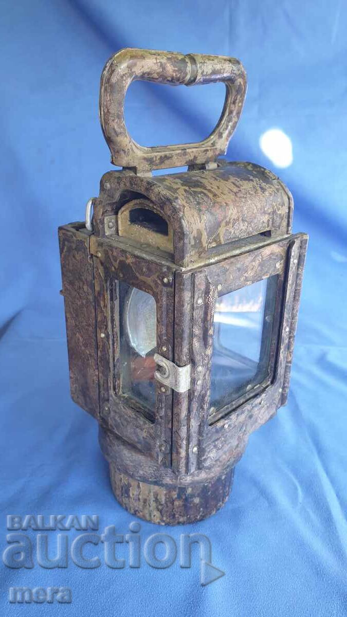 Lampă cu carbid germană din Al Doilea Război Mondial cu preț 220.00 BGN | € 112.48