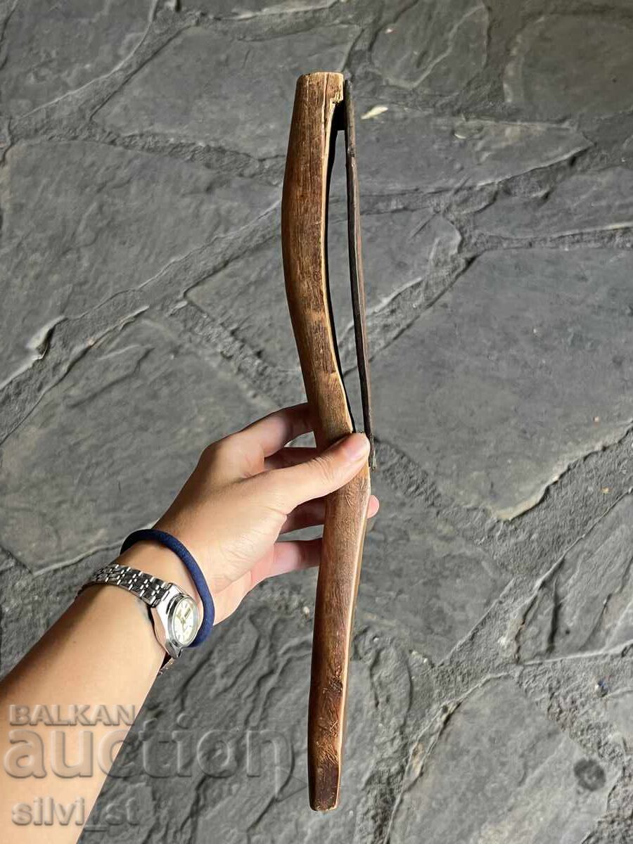 Antique leather strop for razors with price 25.00 BGN | € 12.78 Antique leather strop for razors with price 25.00 BGN | € 12.78