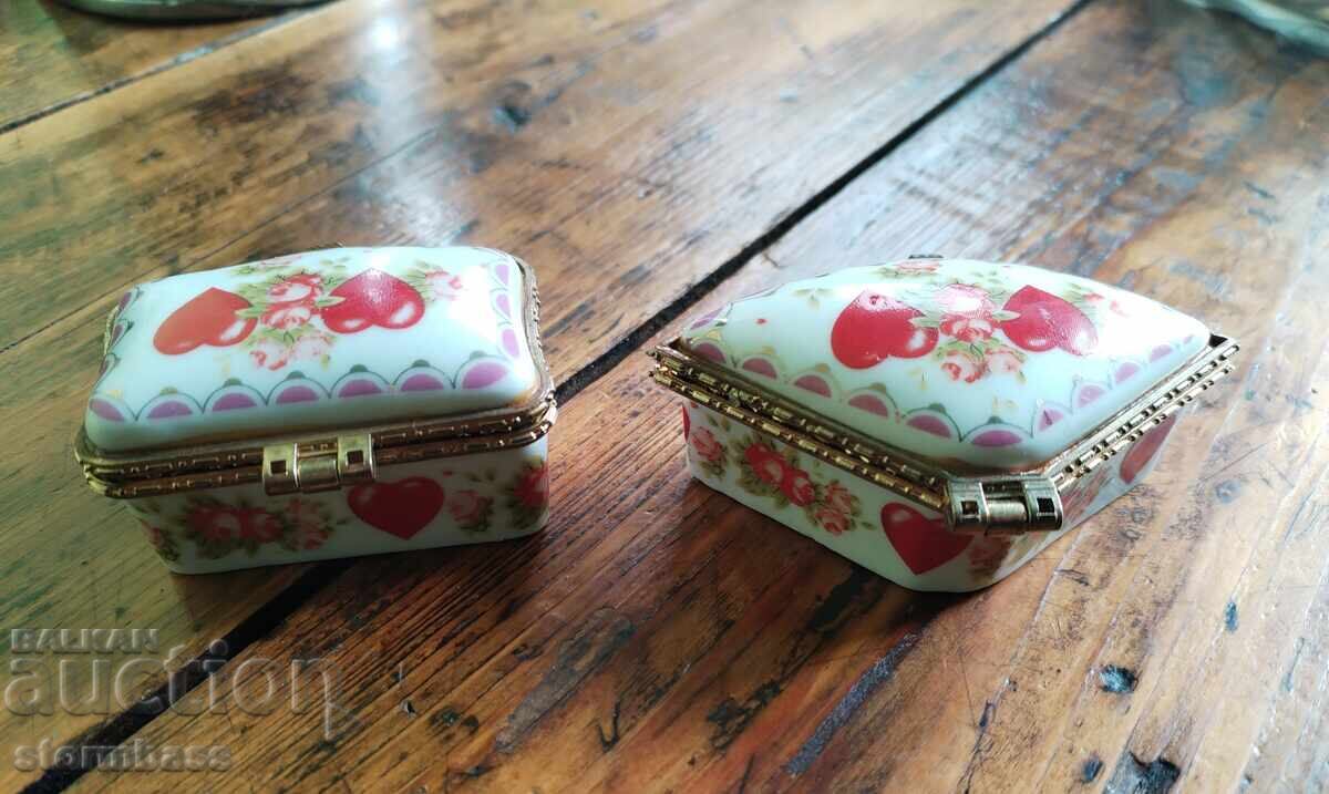 Licitație Lot de cutii din porțelan