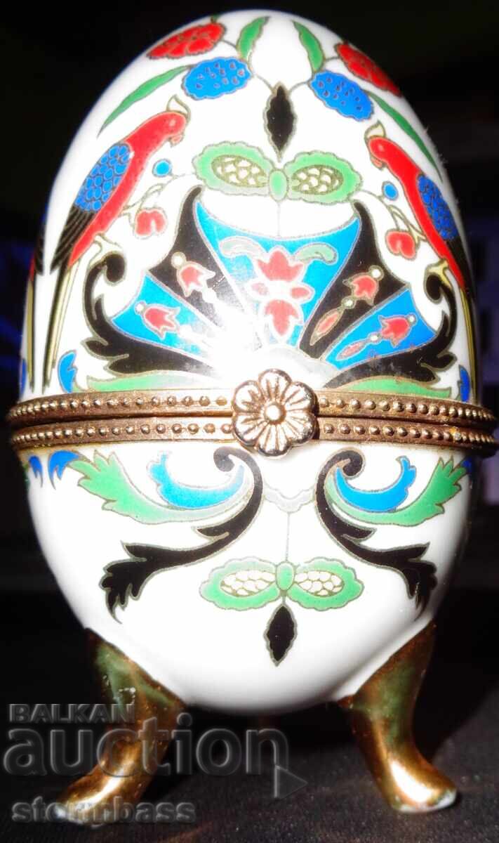 Porcelain egg, jewelry box Porcelain egg, jewelry box